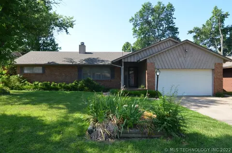 6788 E 26th Pl, Tulsa, OK 74129 photo 2