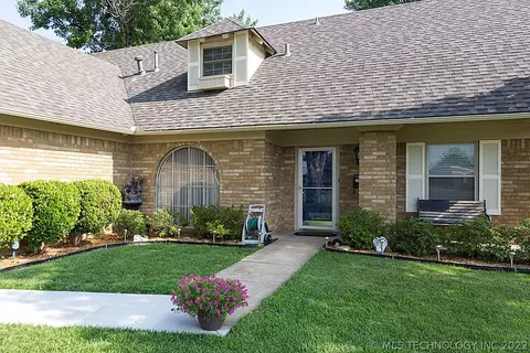 7267 E 57th St, Tulsa, OK 74145 photo 3