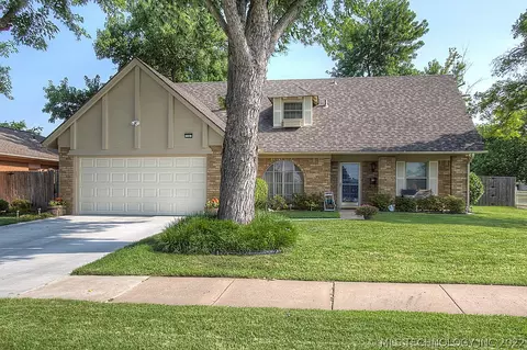 7267 E 57th St, Tulsa, OK 74145 photo 1