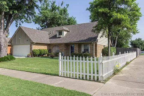 7267 E 57th St, Tulsa, OK 74145 photo 2