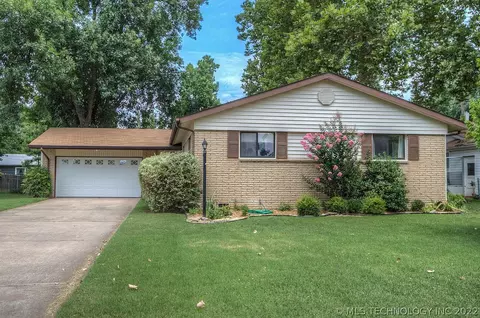 1583 E 59th Pl, Tulsa, OK 74105 photo 2