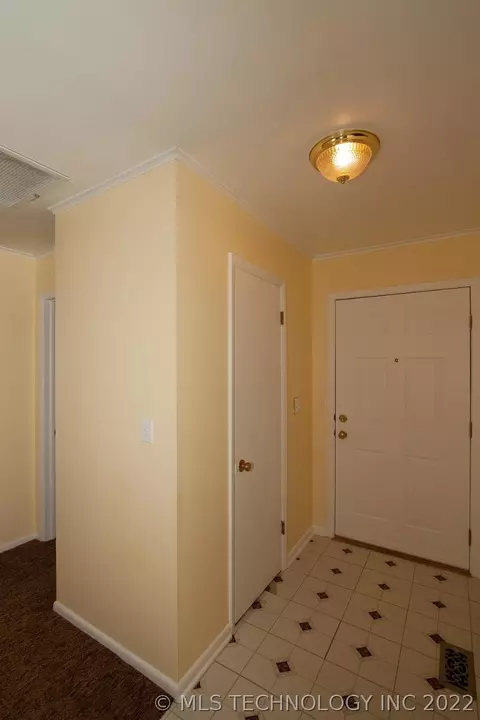 1583 E 59th Pl, Tulsa, OK 74105 photo 3
