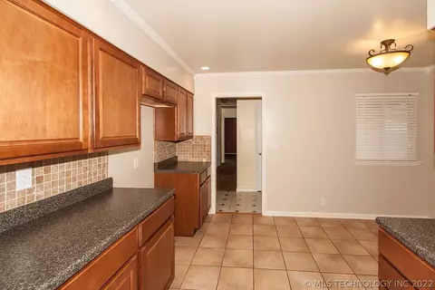 1583 E 59th Pl, Tulsa, OK 74105 photo 8