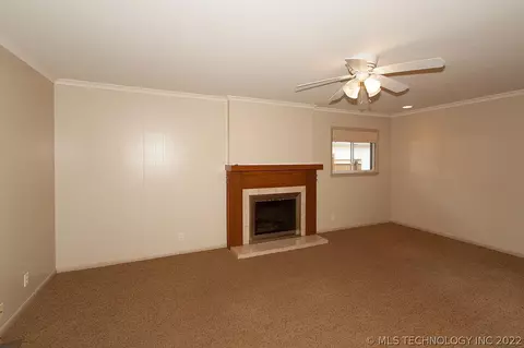 1583 E 59th Pl, Tulsa, OK 74105 photo 4