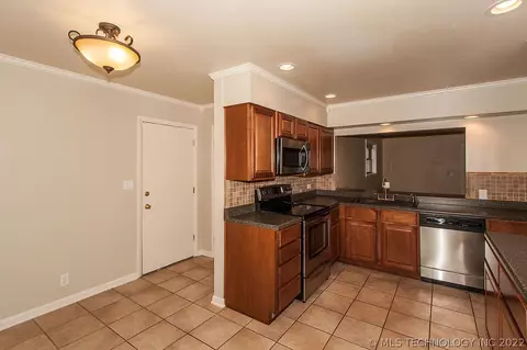 1583 E 59th Pl, Tulsa, OK 74105 photo 10