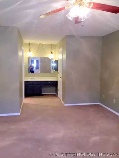 10850 E 14th Ct, Tulsa, OK 74128 photo 9