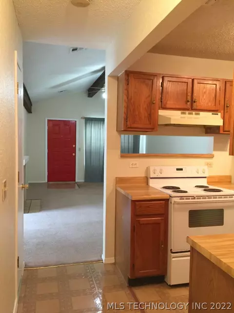 10850 E 14th Ct, Tulsa, OK 74128 photo 6