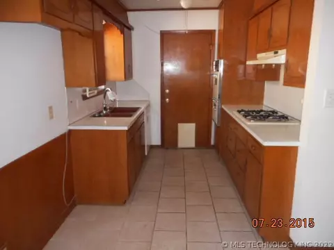 8719 E 46th Pl, Tulsa, OK 74145 photo 3