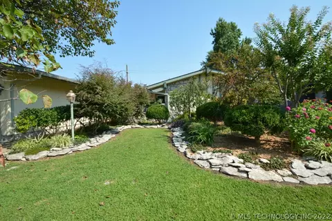 6773 E 51st Pl, Tulsa, OK 74145 photo 1