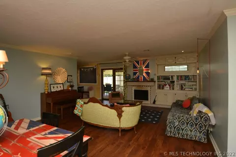 6773 E 51st Pl, Tulsa, OK 74145 photo 5