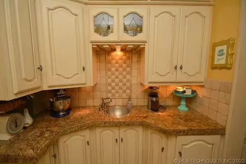 6773 E 51st Pl, Tulsa, OK 74145 photo 13