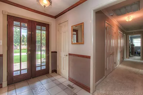 4658 E 55th Pl, Tulsa, OK 74135 photo 2