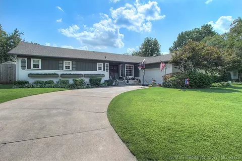 4658 E 55th Pl, Tulsa, OK 74135 photo 1