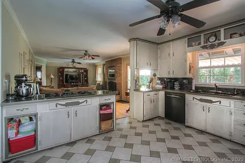 4658 E 55th Pl, Tulsa, OK 74135 photo 17