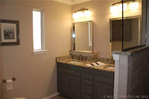 3811 E 64th Pl, Tulsa, OK 74136 photo 20