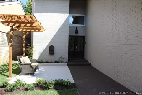 3811 E 64th Pl, Tulsa, OK 74136 photo 2