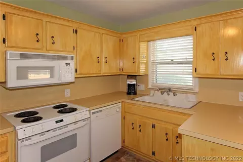 3703 E 24th St, Tulsa, OK 74114 photo 12