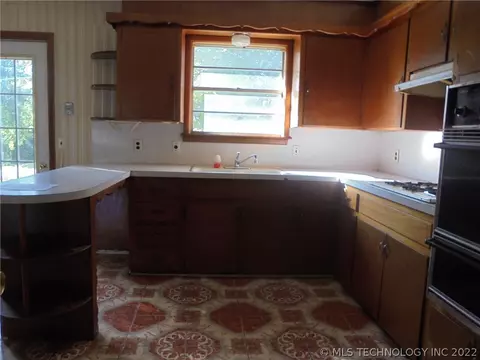 6726 E 10th St, Tulsa, OK 74112 photo 9