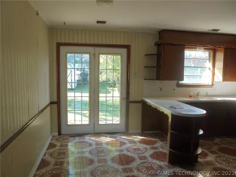 6726 E 10th St, Tulsa, OK 74112 photo 7
