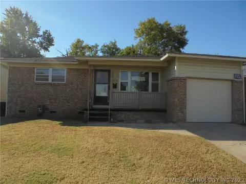 6726 E 10th St, Tulsa, OK 74112 photo 1