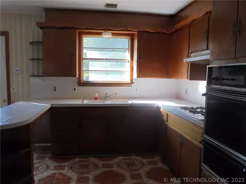 6726 E 10th St, Tulsa, OK 74112 photo 8