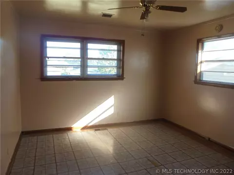 6726 E 10th St, Tulsa, OK 74112 photo 11