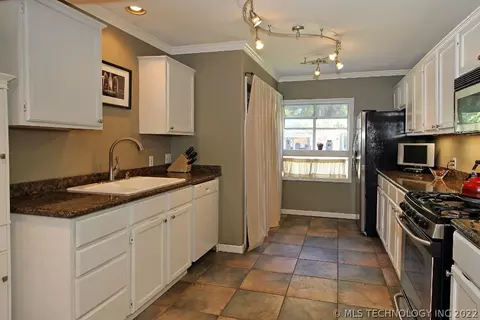 222 E 35th St, Tulsa, OK 74105 photo 8