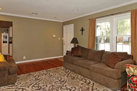 222 E 35th St, Tulsa, OK 74105 photo 5