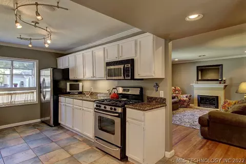 222 E 35th St, Tulsa, OK 74105 photo 7