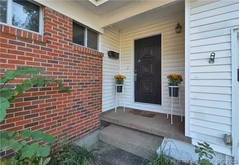 1588 E 59th Pl, Tulsa, OK 74105 photo 2