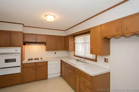 6773 E 28th Pl, Tulsa, OK 74129 photo 9
