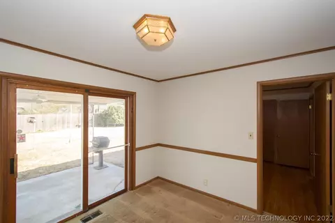 6773 E 28th Pl, Tulsa, OK 74129 photo 7