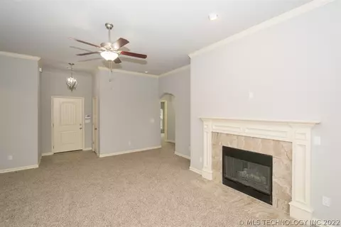 1136 E 146th Ct S, Glenpool, OK 74033 photo 4