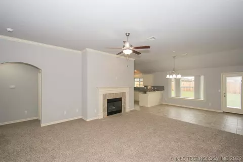 1136 E 146th Ct S, Glenpool, OK 74033 photo 2