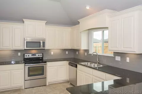 1136 E 146th Ct S, Glenpool, OK 74033 photo 7