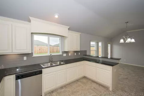1136 E 146th Ct S, Glenpool, OK 74033 photo 10