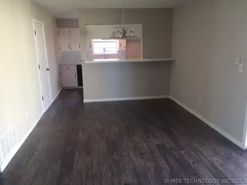 11823 E 64th St, Broken Arrow, OK 74012 photo 3