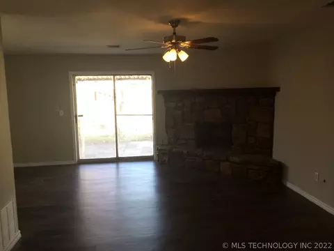 11823 E 64th St, Broken Arrow, OK 74012 photo 2