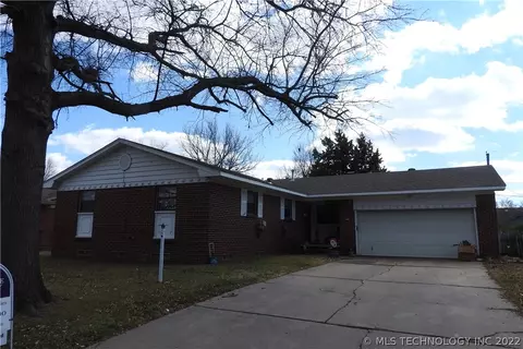 8536 E 38th St, Tulsa, OK 74145 photo 1