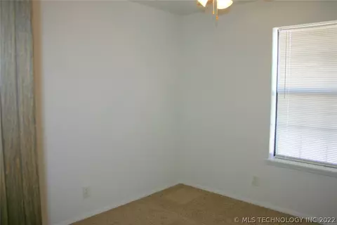 1082 E 144th Pl, Glenpool, OK 74033 photo 9