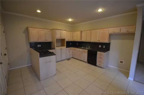 2808 E 85th Street 2808, Tulsa, OK 74137 photo 2