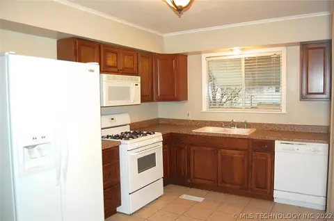 605 E Ft Worth Pl, Broken Arrow, OK 74012 photo 2