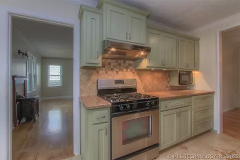 222 E 35th Pl, Tulsa, OK 74105 photo 9