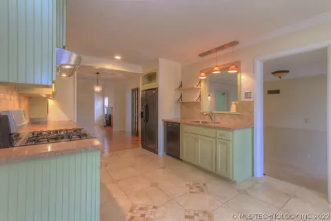 222 E 35th Pl, Tulsa, OK 74105 photo 6