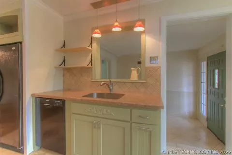 222 E 35th Pl, Tulsa, OK 74105 photo 8