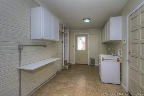 222 E 35th Pl, Tulsa, OK 74105 photo 21