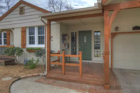 222 E 35th Pl, Tulsa, OK 74105 photo 2