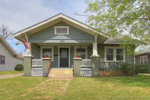 1935 E 13th Pl, Tulsa, OK 74104 photo 1