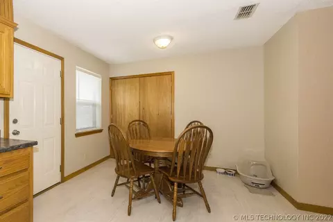 1044 E 144th Pl, Glenpool, OK 74033 photo 10