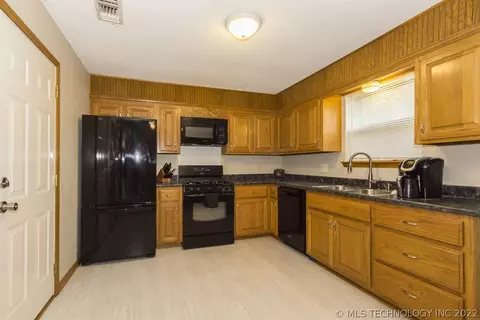 1044 E 144th Pl, Glenpool, OK 74033 photo 11